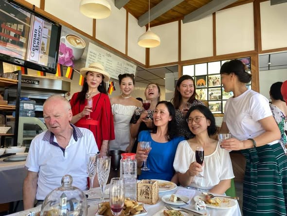 【Ingo&Duolan Party -1】Duolan Dance sisters get together today at Ingo’s Germen Bakery. Celebrating the year of 2020!